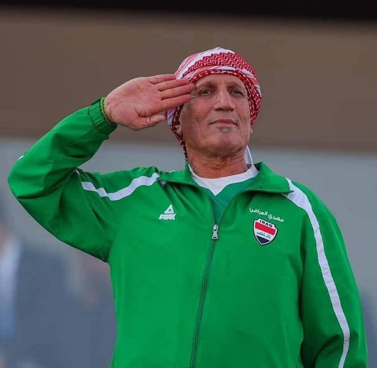 شيخ المشجعين العراقيين يتعرض للنصب
