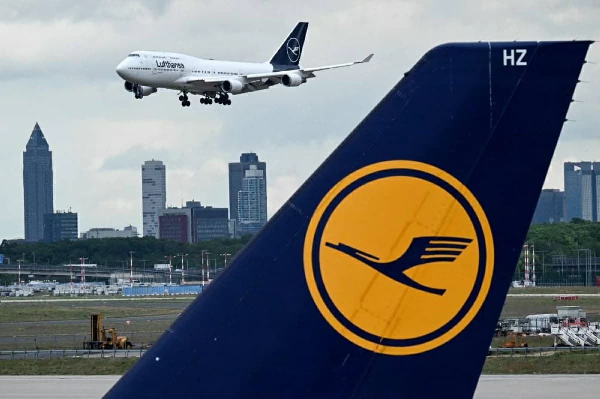 Lufthansa Profit Drops Despite Sales Rise