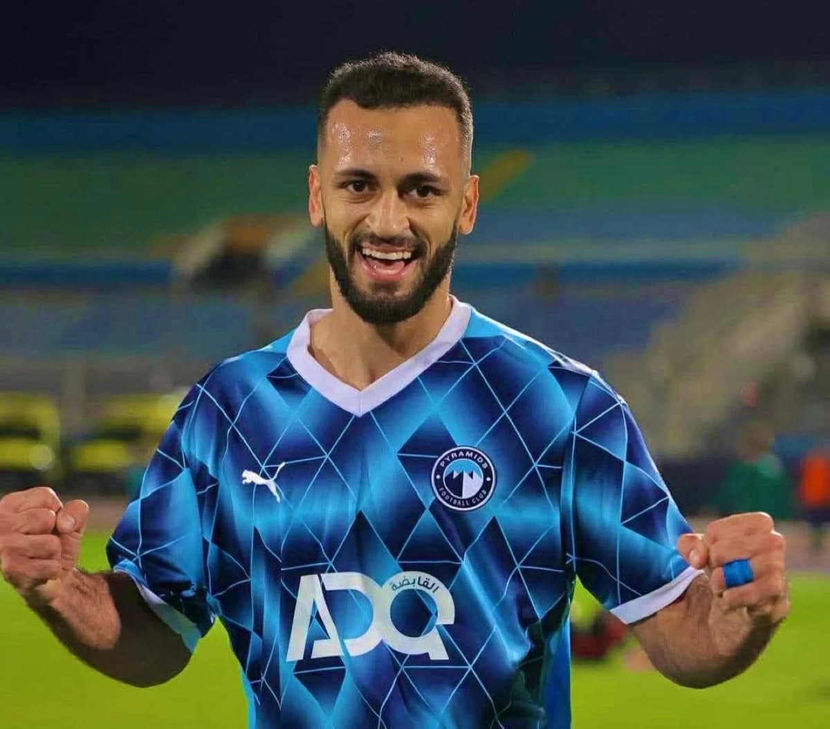 الكرمة العراقي يوقع مع مروان حمدي