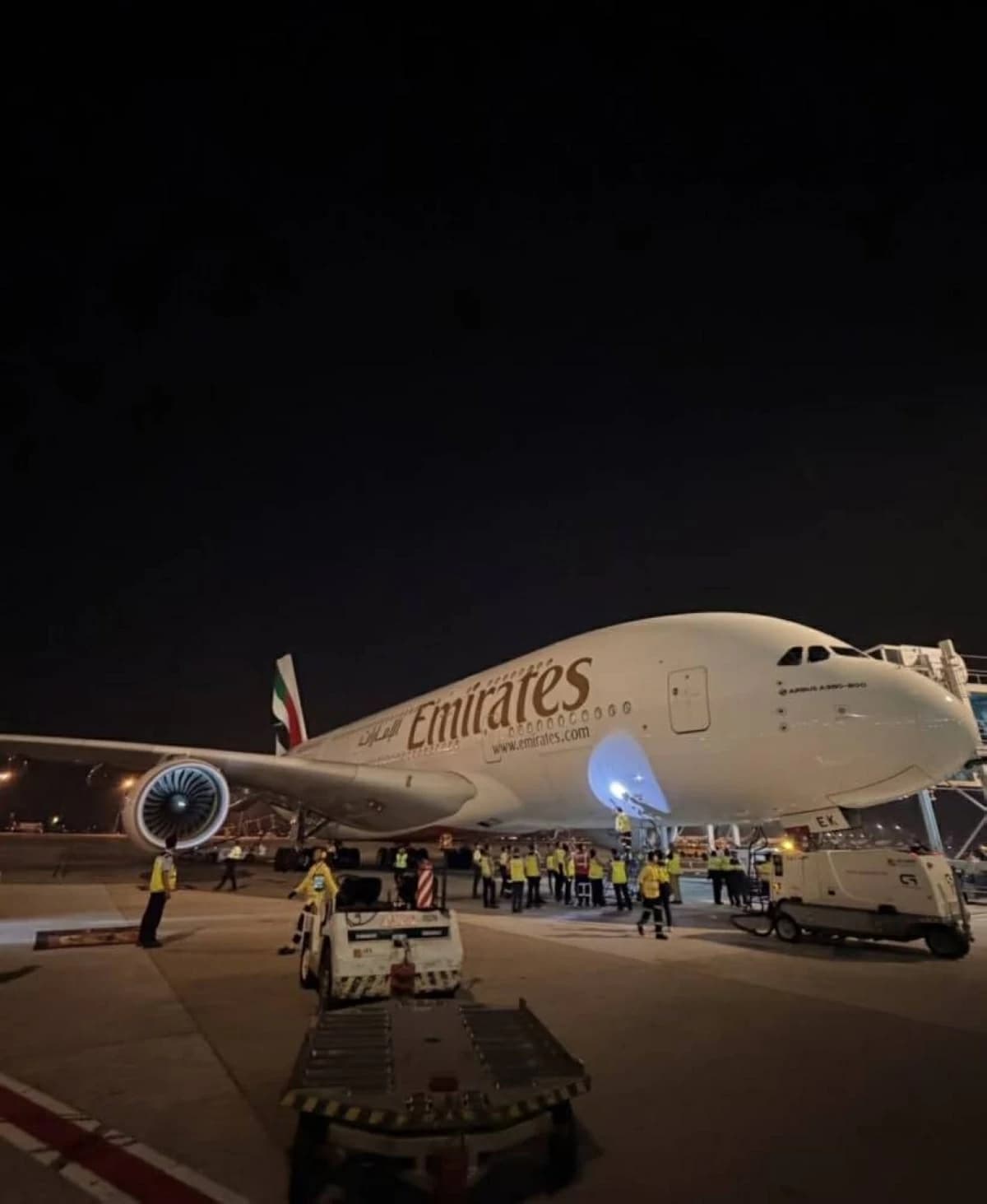 هبوط نادر لطائرة A380 لنقل تشيلسي وإيه سي ميلان