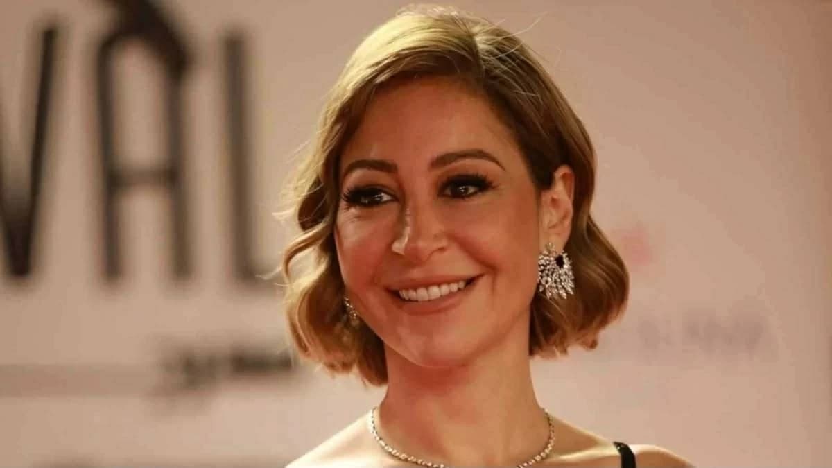 منة شلبي تتعرض لالتواء بالأمعاء