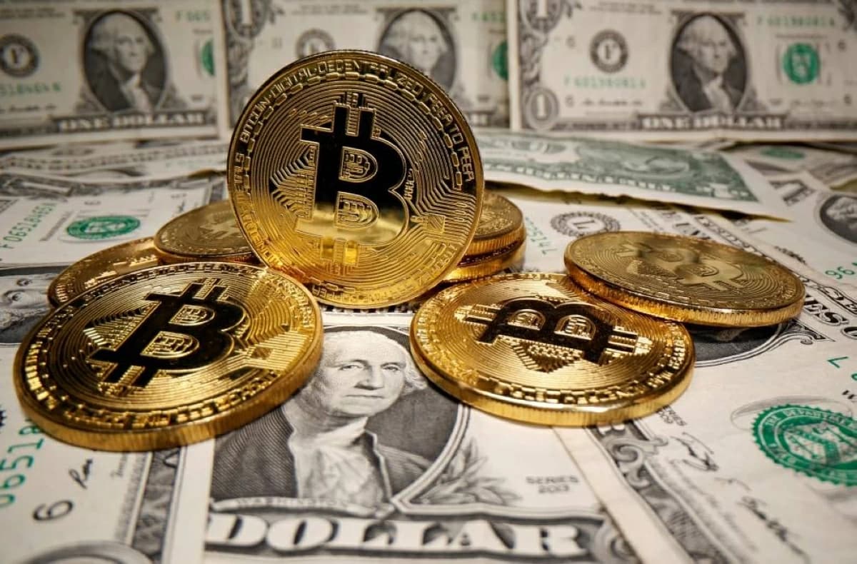 أسواق العملات تتظر بيانات التضخم والبيتكوين عند 63550 دولار