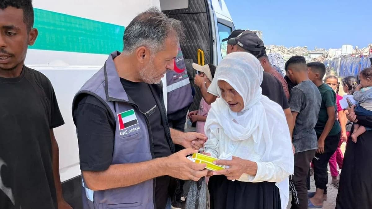العيادة المتنقلة تواصل خدماتها في غزة