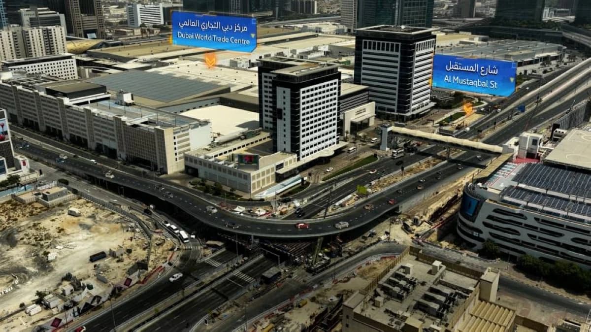 طرق دبي تفتتح جسر جديد لدبي التجاري