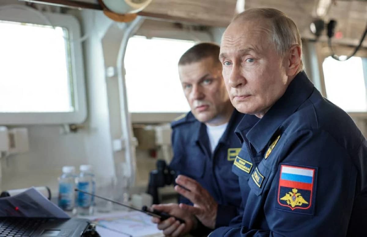 Putin Tours Kuril Islands Amid Japan Protests