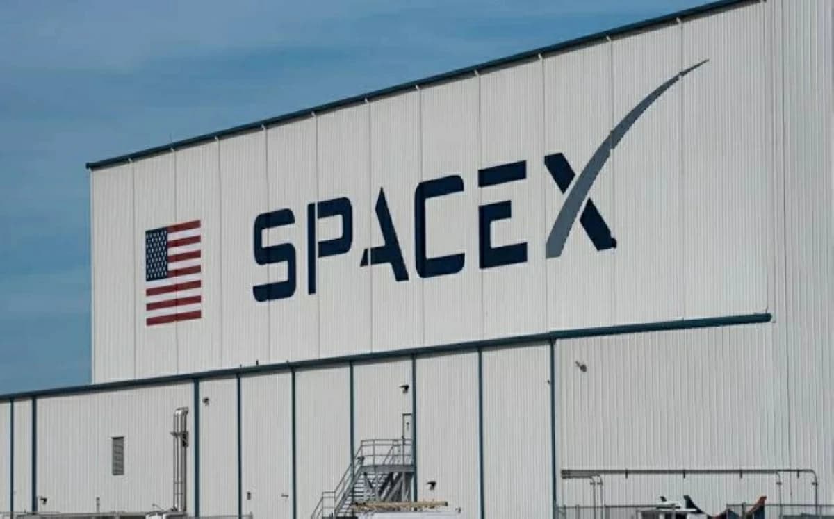 SpaceX launches two Falcon 9 rockets in quick succession
