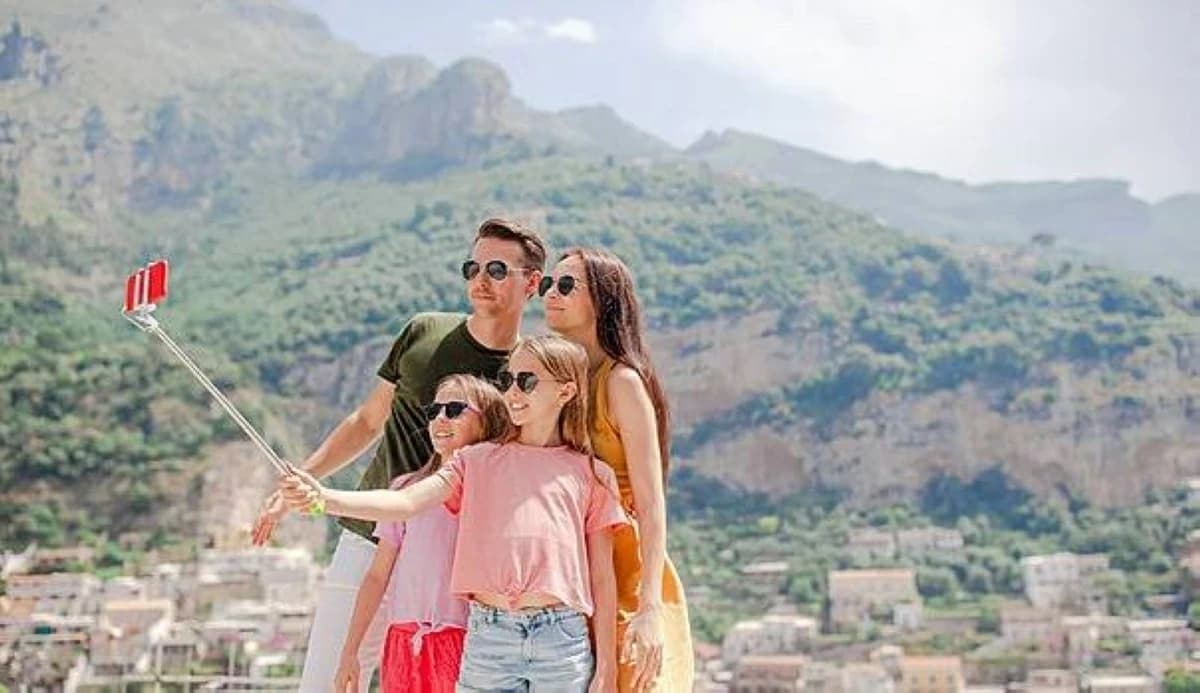 Vacation photos may lead to theft