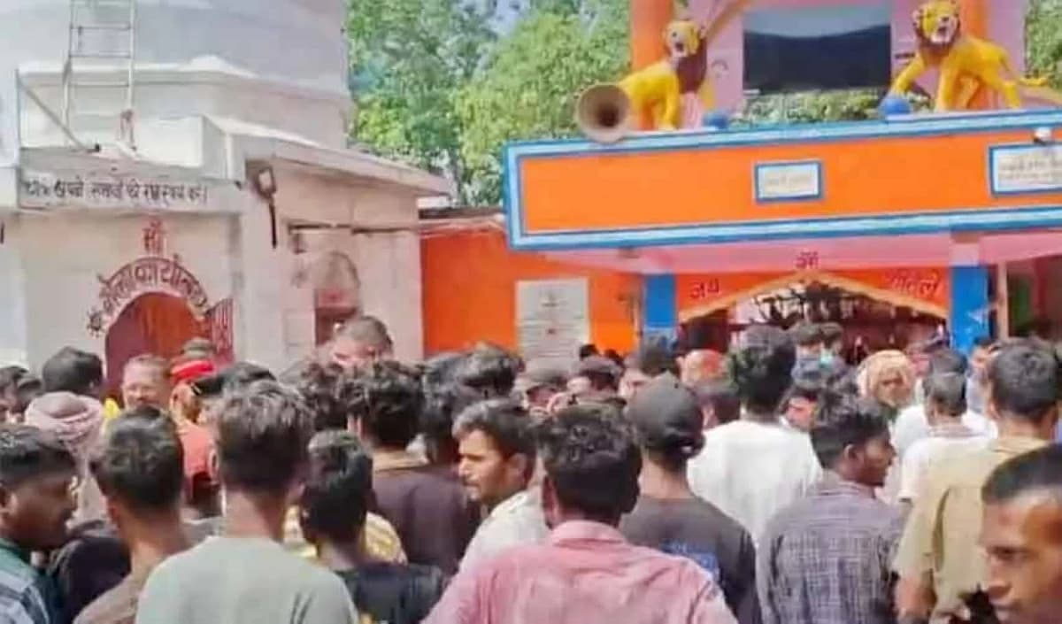 Electric pole causes 6 deaths at Indian temple