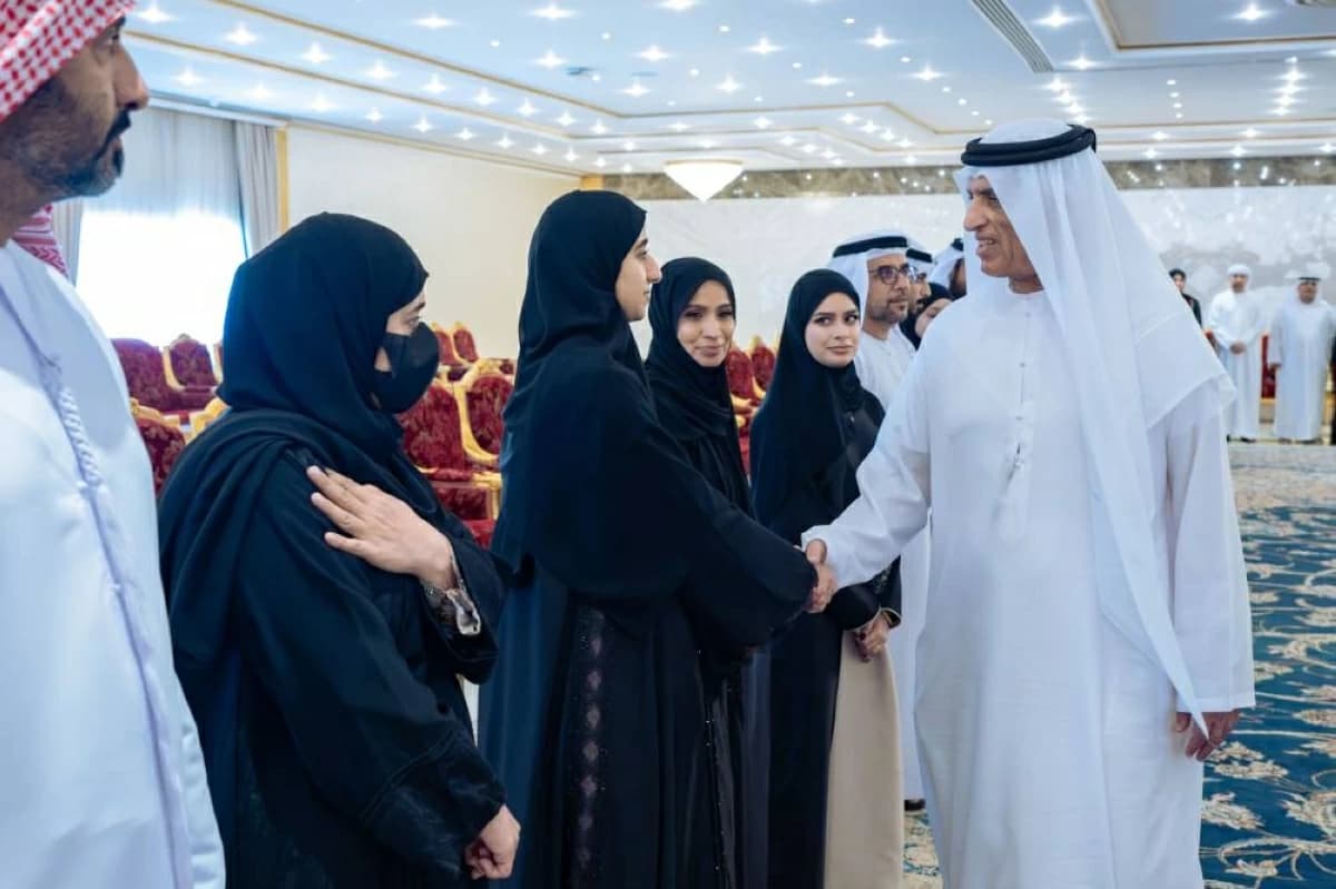 سعود بن صقر يؤكد على دور الأجيال المتعلمة في المستقبل