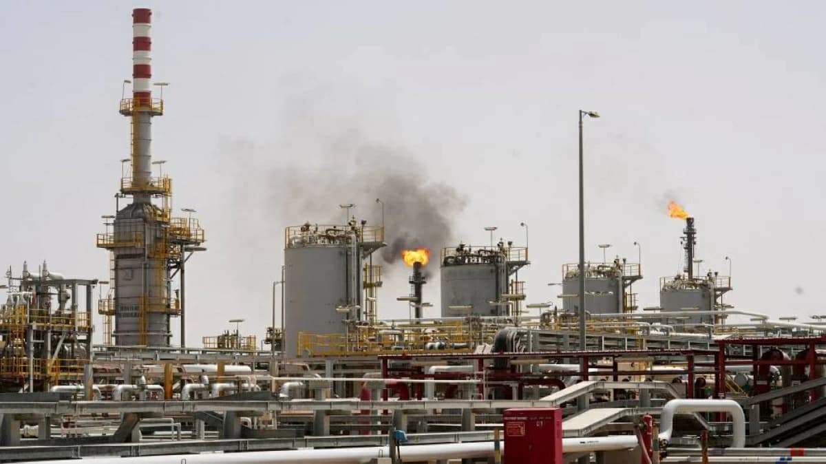 Oil surpasses $85 on Strait export concerns