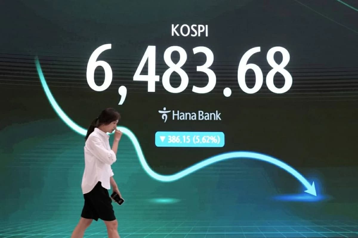 Asian indices fall on tech selloff