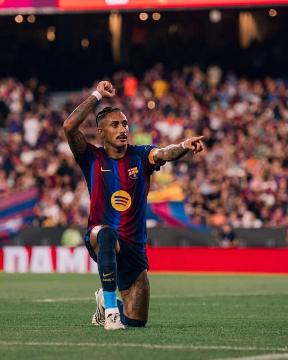 Rafinha Guides Barcelona Past Al Ahly