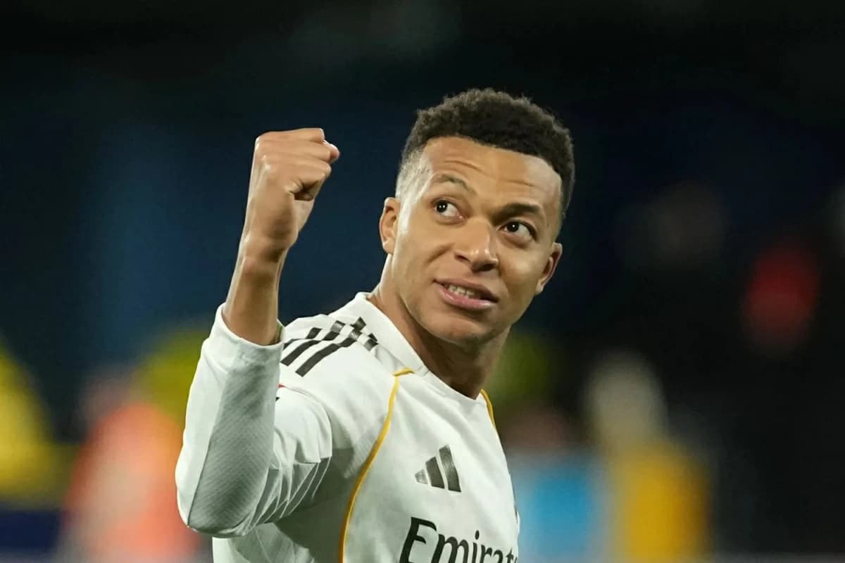 Mbappé Aims for First Team Trophy