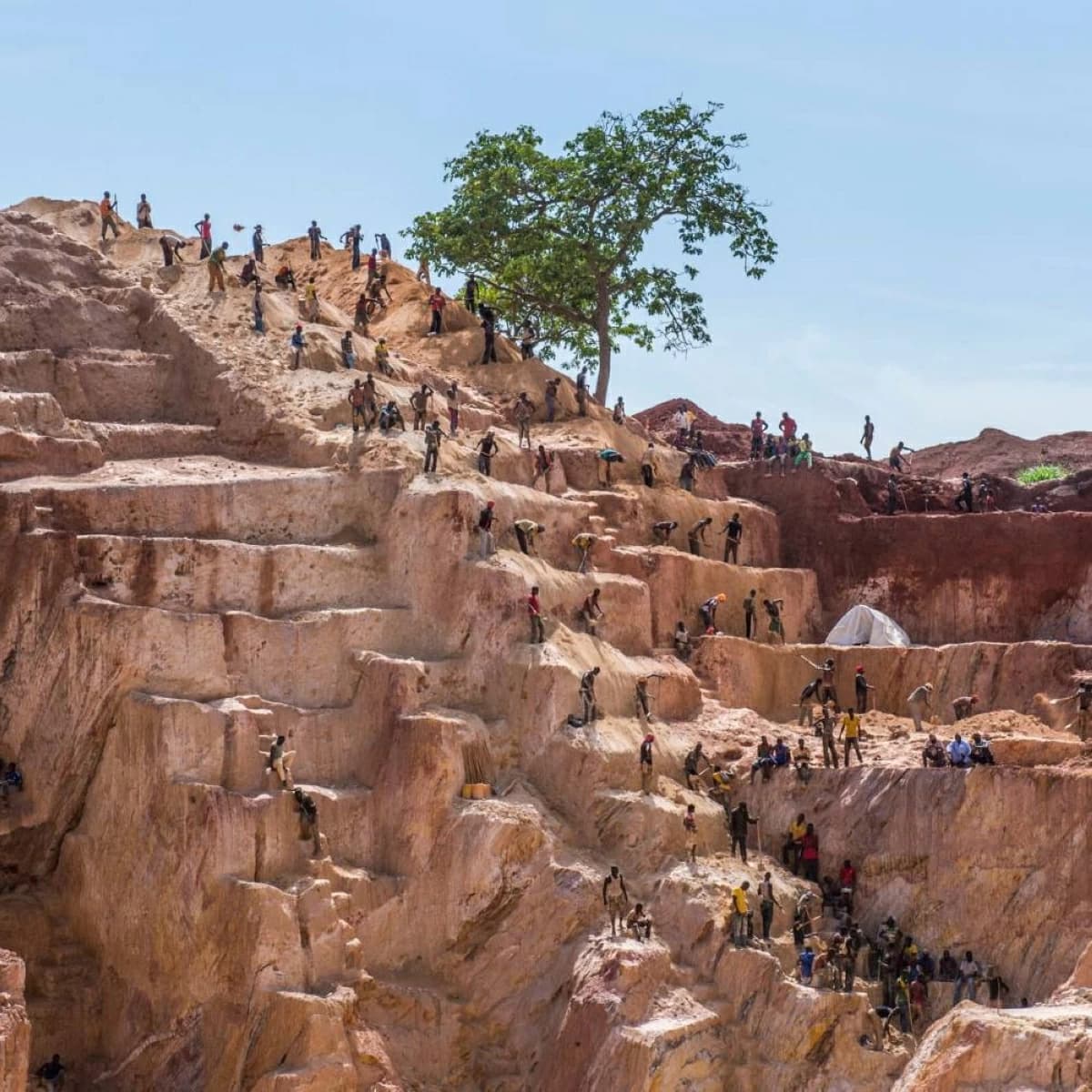 Central Africa shuts gold mine after fatal collapse