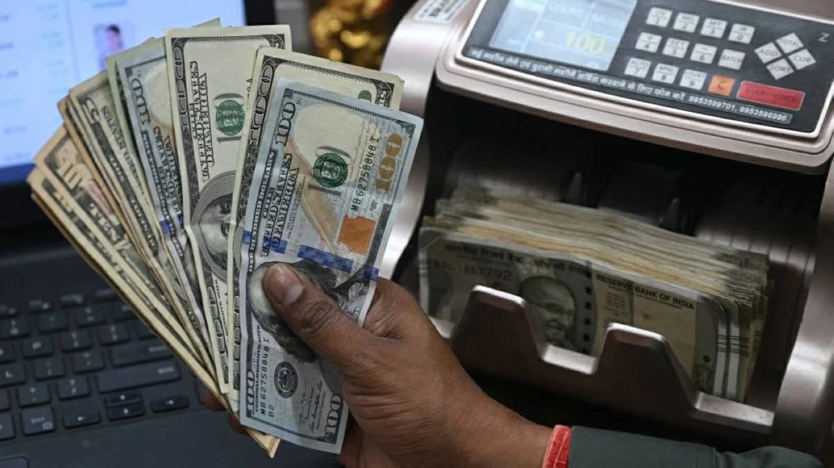 City warns on dollar and debt buybacks