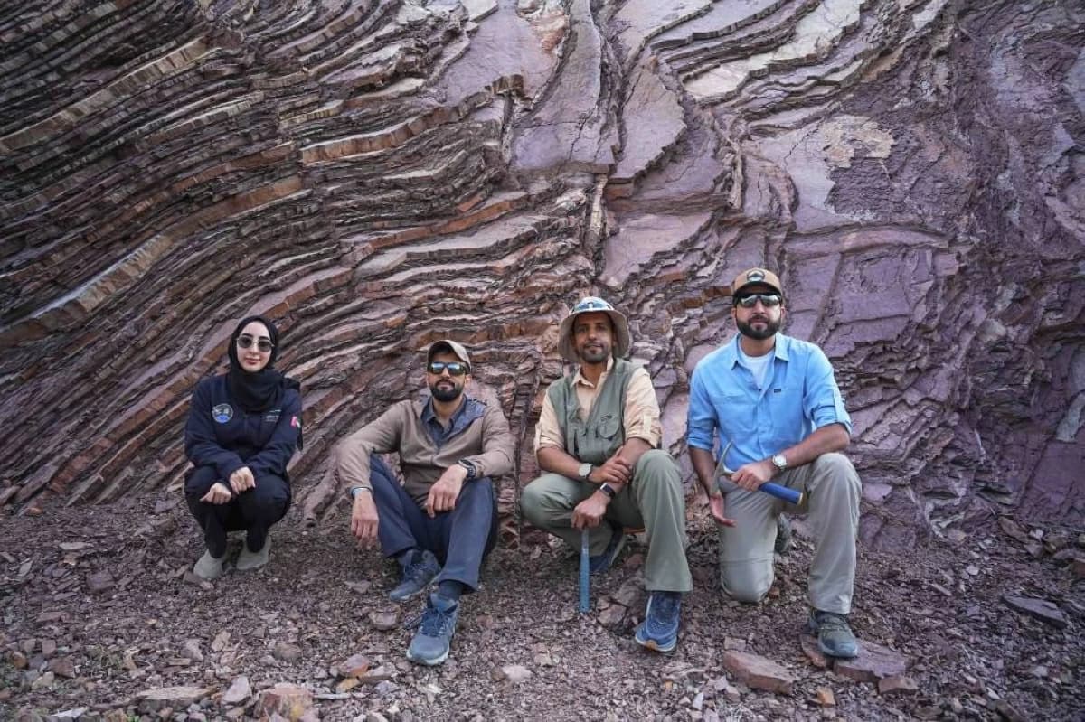 Astronauts study national rocks