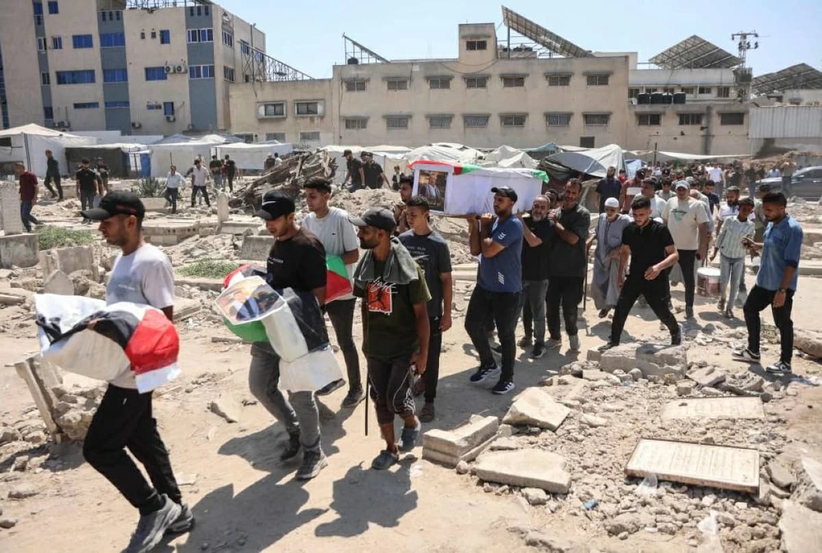 نداء 102 دبلوماسي لوقف تدمير غزة