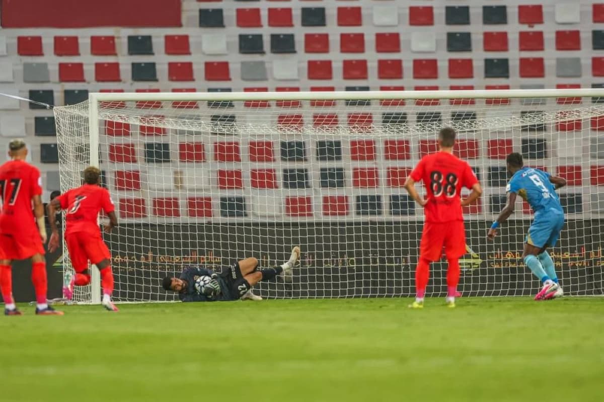 شباب الأهلي يتصدر مجددًا في دوري المدربين