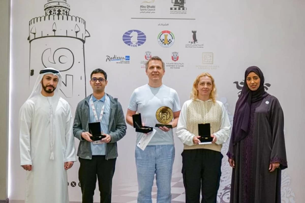 Russia claims blitz chess titles
