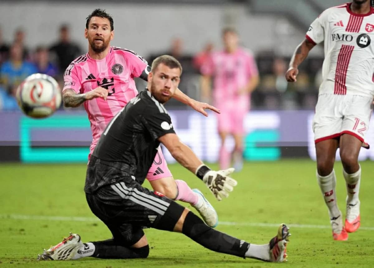 Messi scores but team falls short