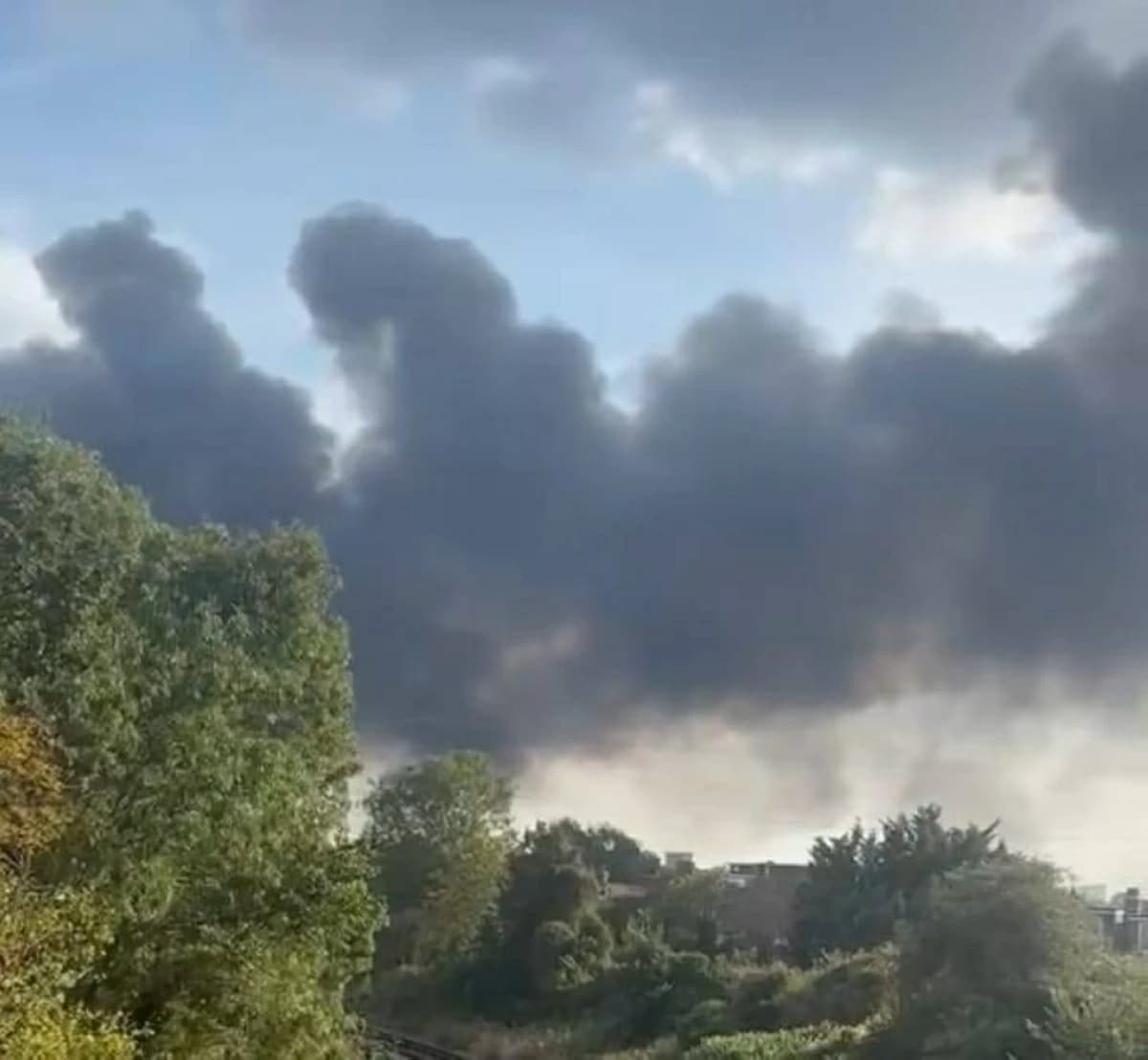 London fire prompts 125 firefighters