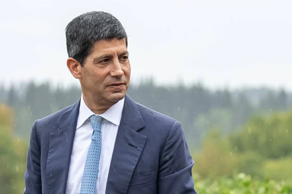 Al-Warsh's stance drags gold to two-week low