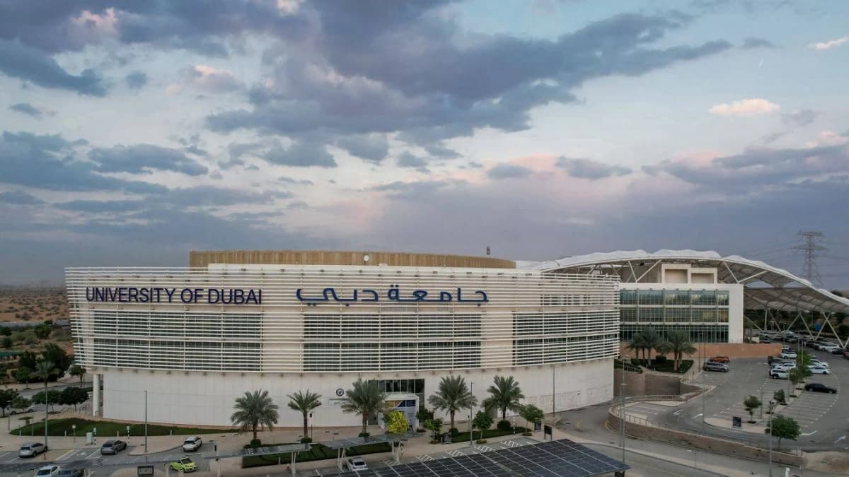 جامعة دبي تقدم برنامج تعريف للطلبة الجدد