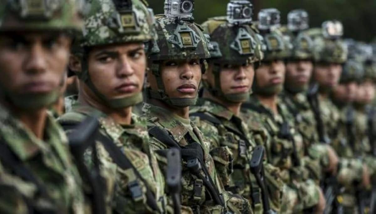 انفجار سيارة يفجر قتلى وجرحى قرب مركز شرطة كولومبي
