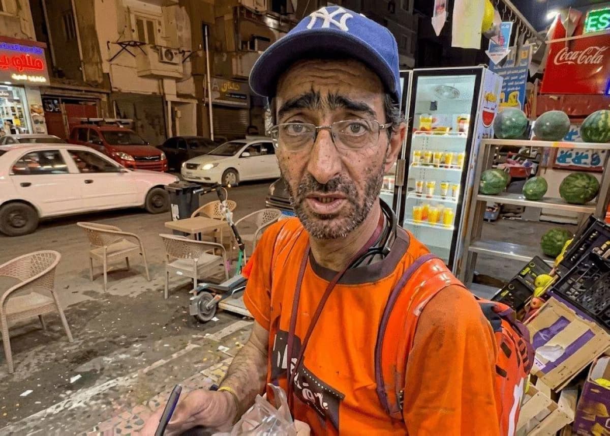 صيدلي مصري يثير اهتمام منصات التواصل