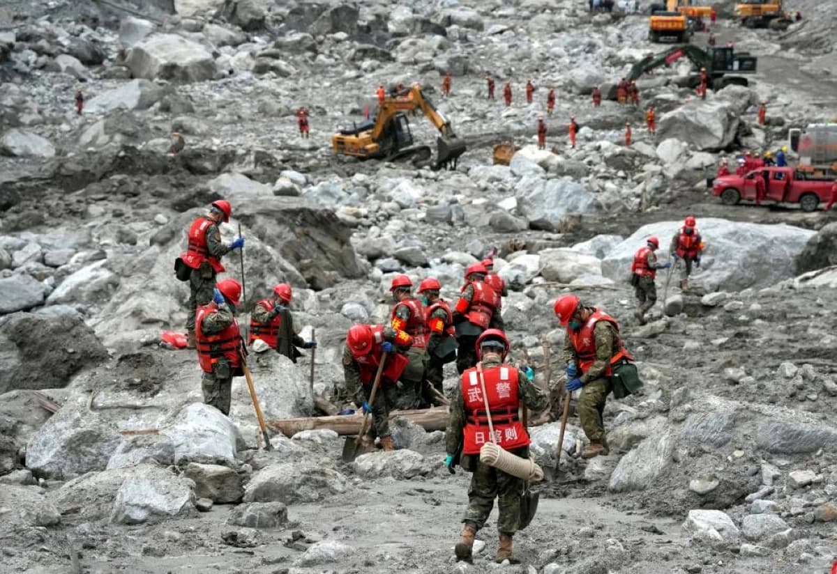 Nepal seeks 4,200 missing people and plans 20,000 new homes