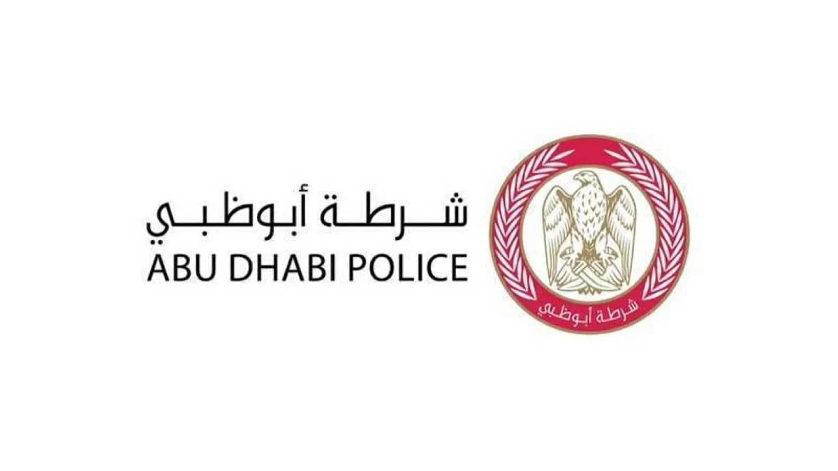 شرطة أبوظبي تتعامل مع حريق في مستودع بالمفرق