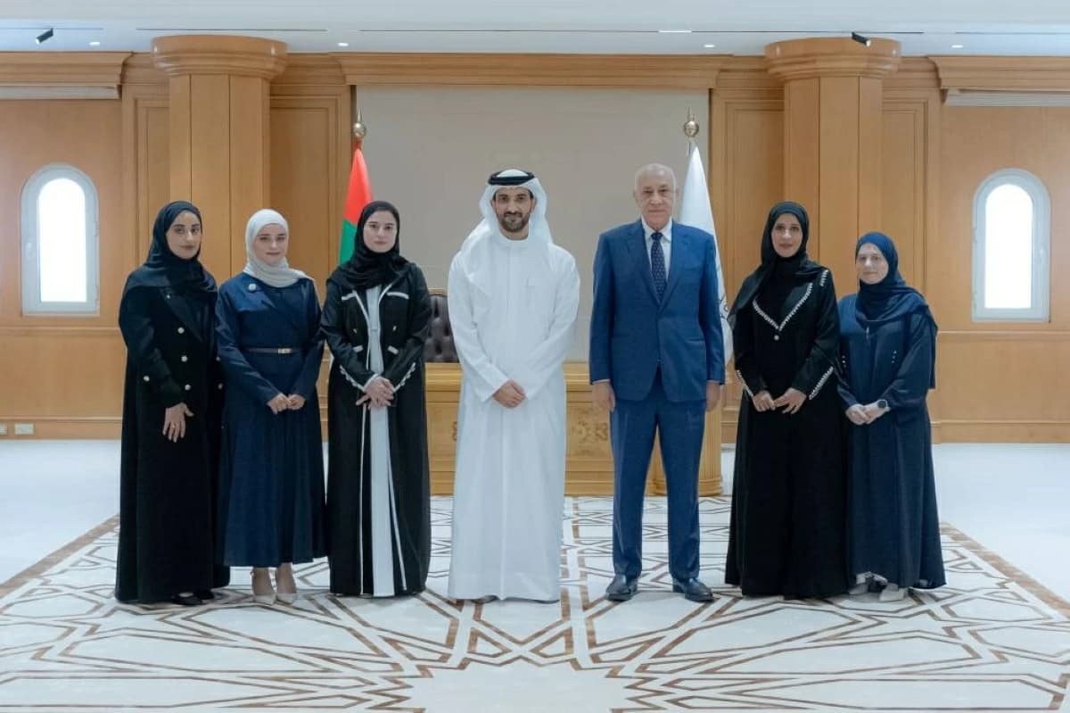 Sultan bin Ahmed meets PhD graduates