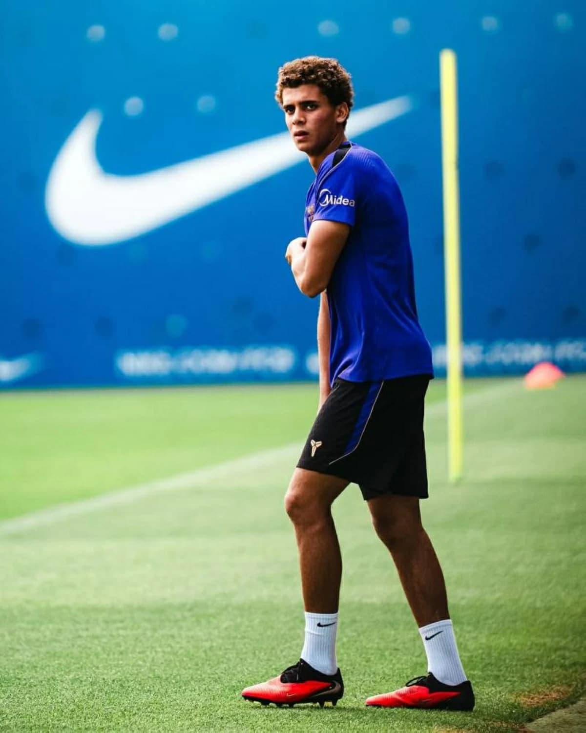 Hamza Abdul Karim's No 19 with Barcelona B