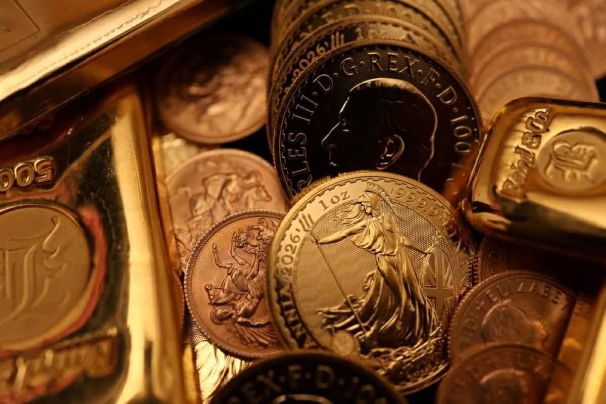 الذهب ينخفض دون 4400 دولار في منتصف الأسبوع