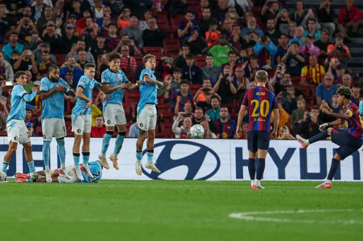 Barcelona beats Feyenoord in Champions League
