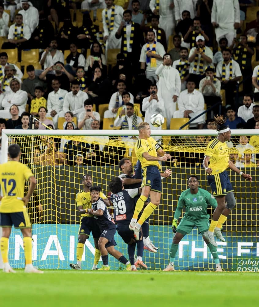 Ronaldo Nears 1000 Goals in Top Contention