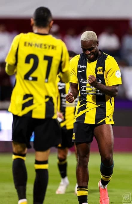 اتحاد جدة يتصدر الدوري السعودي