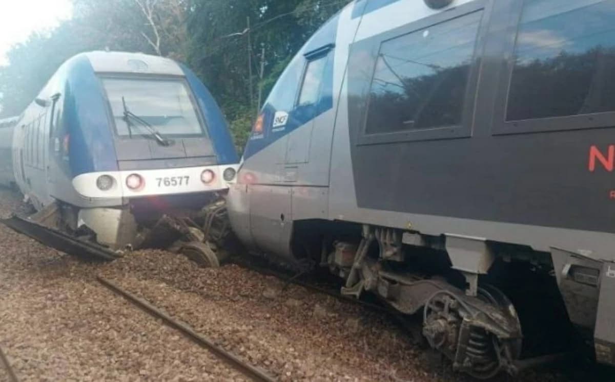 Train derailment in France injures 44