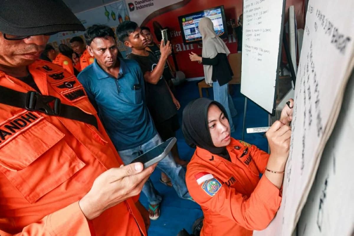 Indonesian ferry capsizes in Java Sea