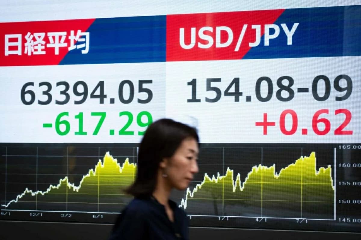 Dollar Gains as Bond Yields Hit 5%