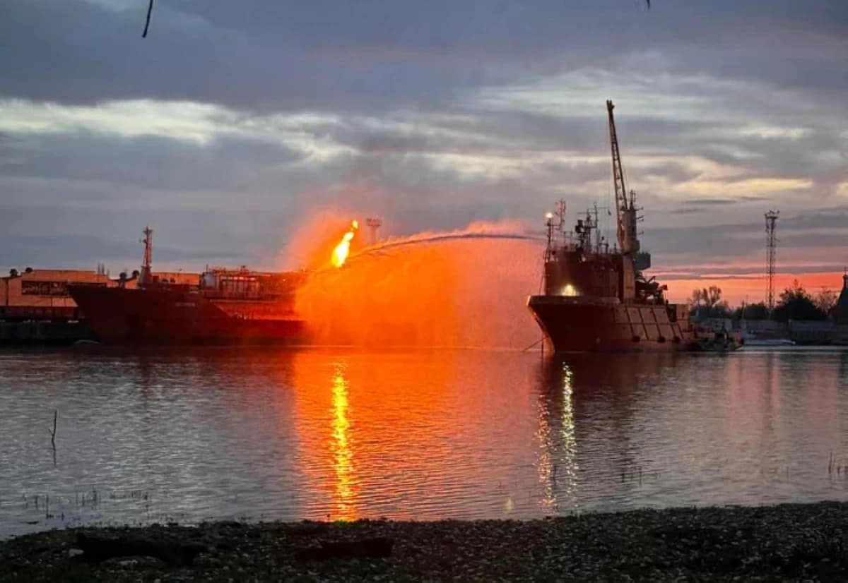 Russia targets two ships at Ukrainian ports
