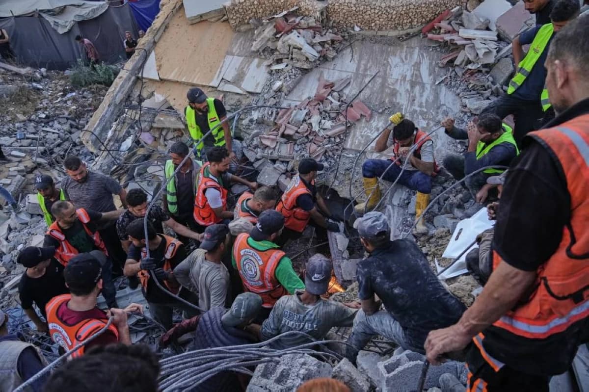 انهيار منزل في غزة يوقع 8 قتلى و60 مفقوداً