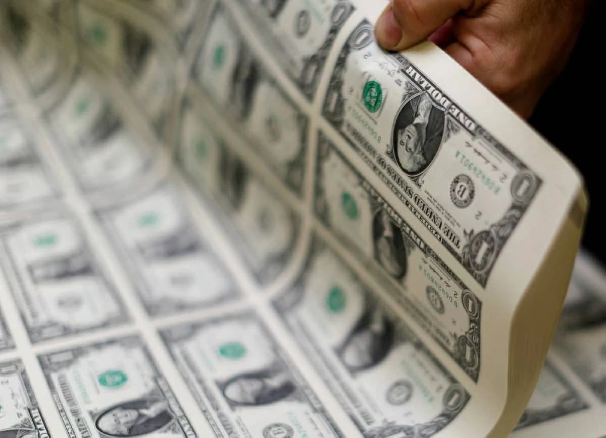 الدولار يصل لأعلى مستوى في 7 أسابيع وسط ترقب قرارات البنوك