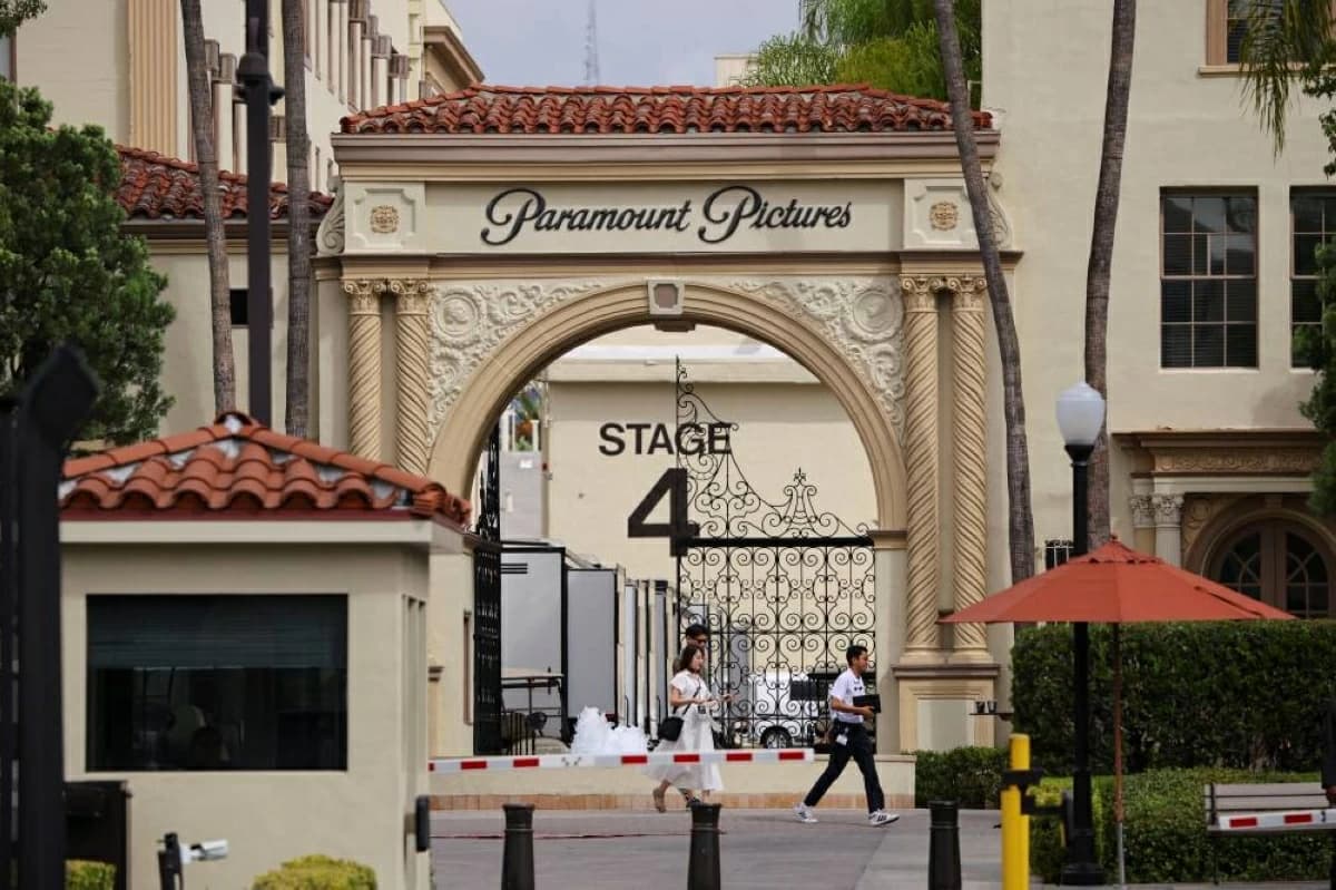 US panel approves Paramount-Warner merger