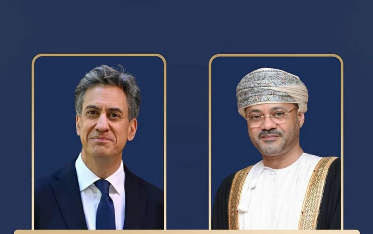 عُمان وبريطانيا يناقشان خفض التوتر