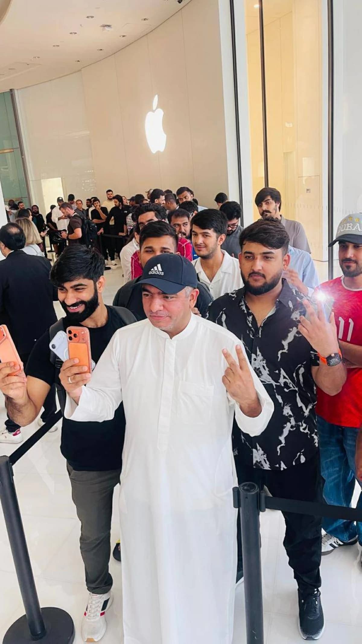 UAE Starts iPhone 18 Pro Delivery