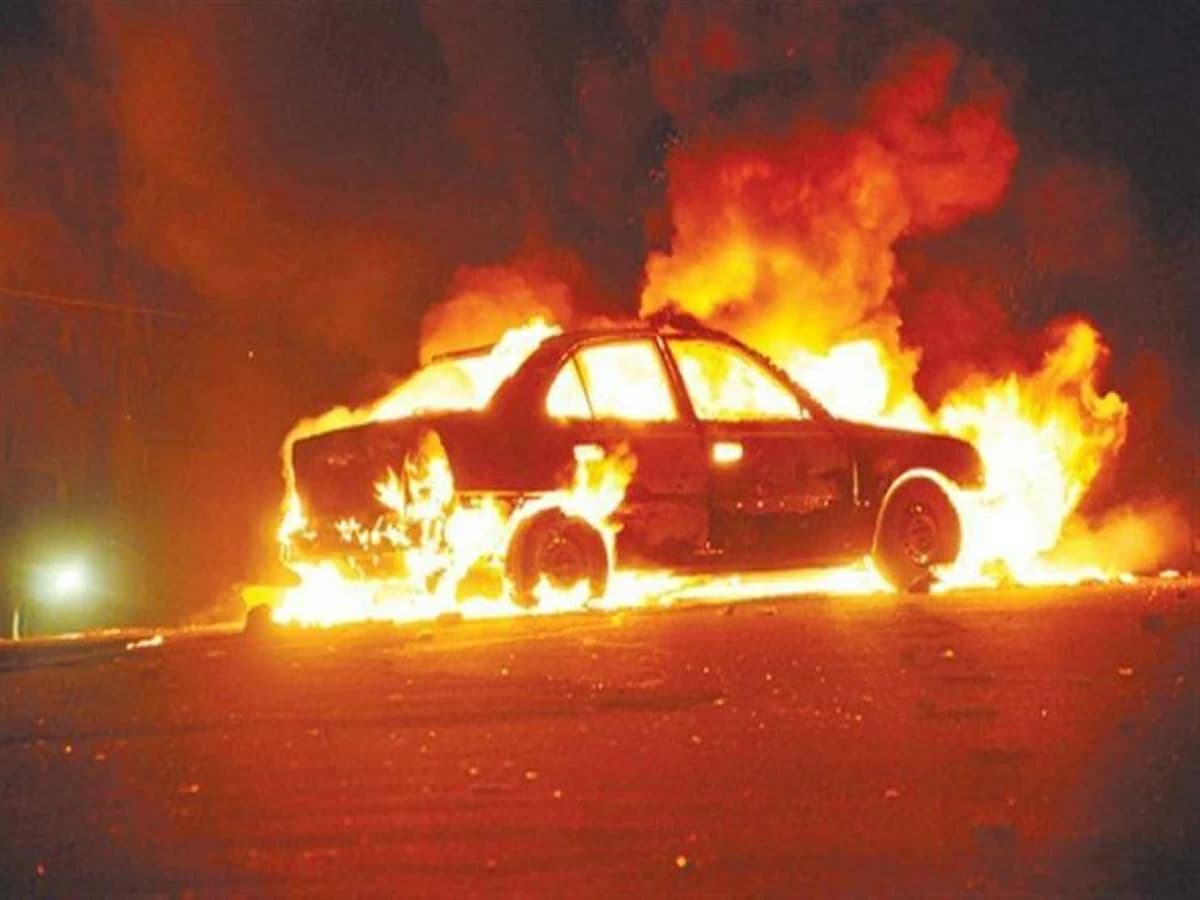 Pakistan car bomb kills 16