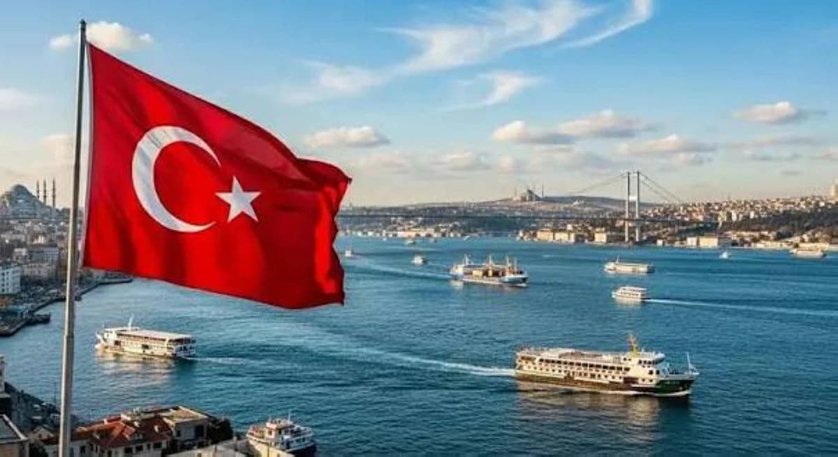 فوتسي راسل تتابع الأوضاع في تركيا بعد تصفية صناديق استثمار