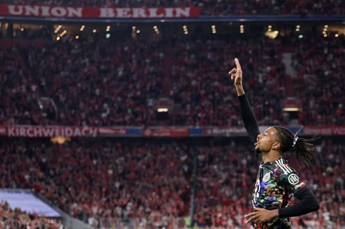 Olic’s hat trick leads Bayern’s seven-goal win