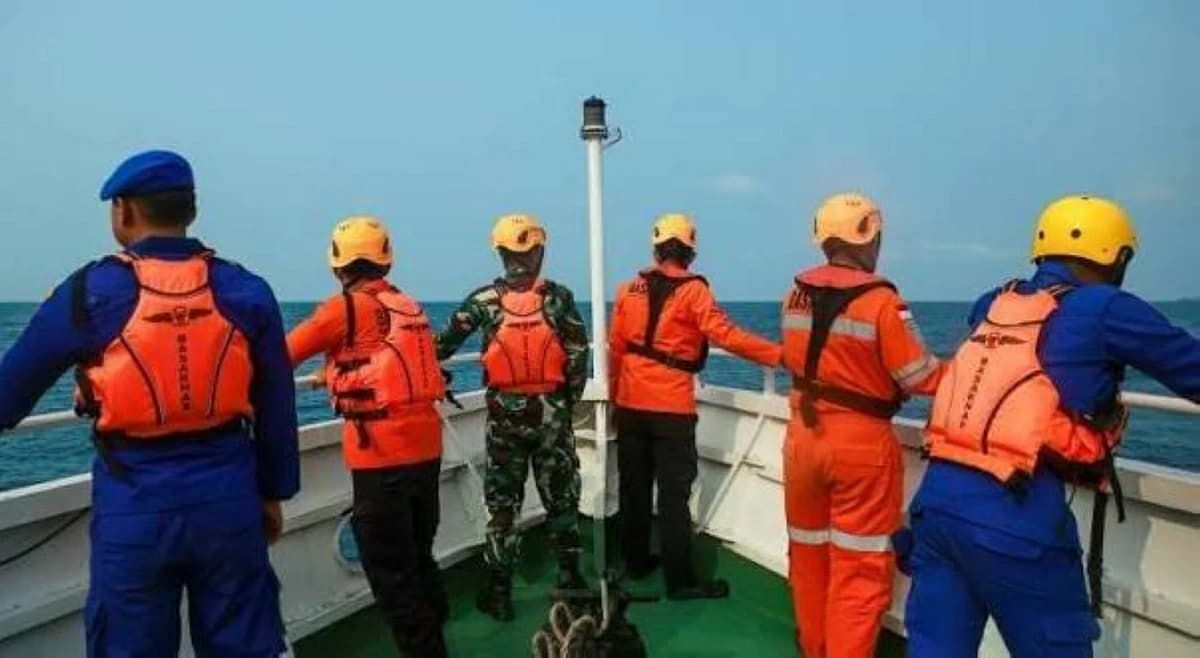 Indonesia continues search for ferry victims